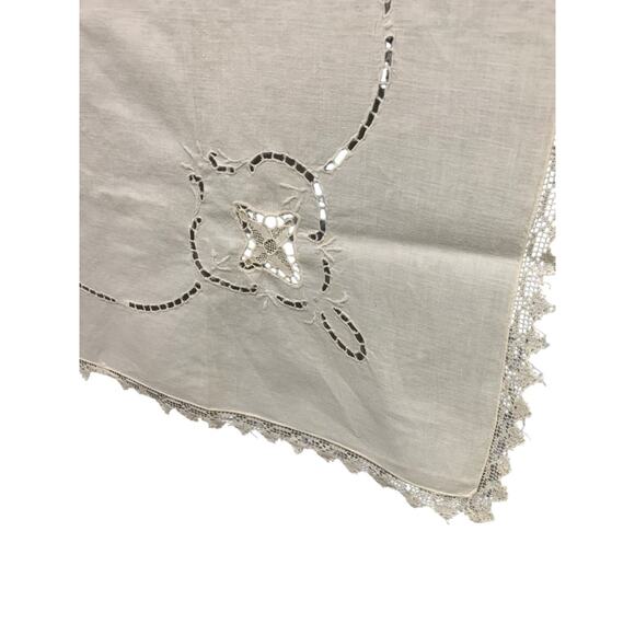 Vintage Ivory Linen Tablecloth Lace Edge 33" x 36" - Picture 6 of 7